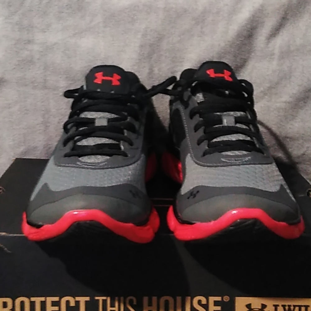 NIB Under Armour Men's Running Shoes size 8.5